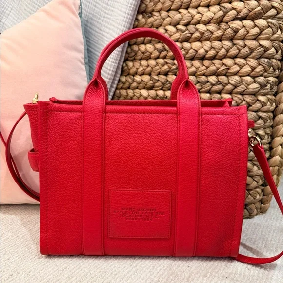 Marc Jacobs Red 'The Tote Bag' Structured Leather Tote with Strap - Picture 2 of 4